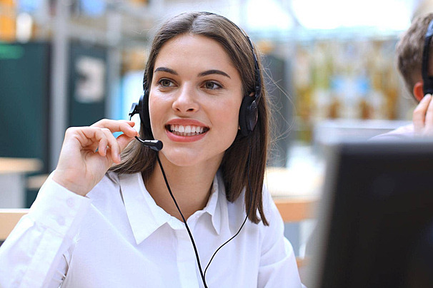 pngtree-cheerful-female-customer-service-representative-wearing-a-headset-photo-image_42781316